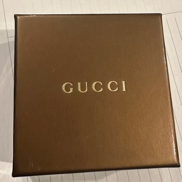 Never used Authentic Gucci Lock & Key with felt bag and original box - Picture 4 of 4